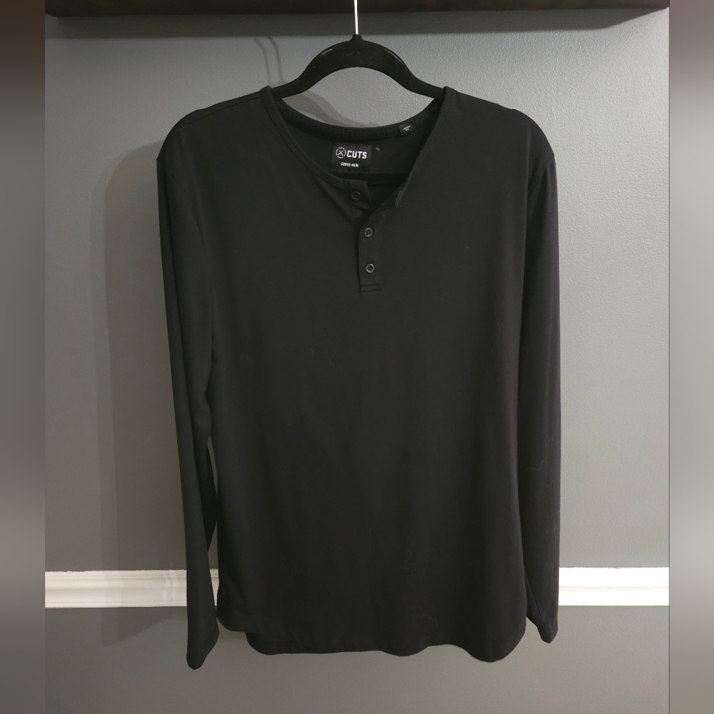 Cuts Clothing AO Henley Curve Hem longsleeve- Black